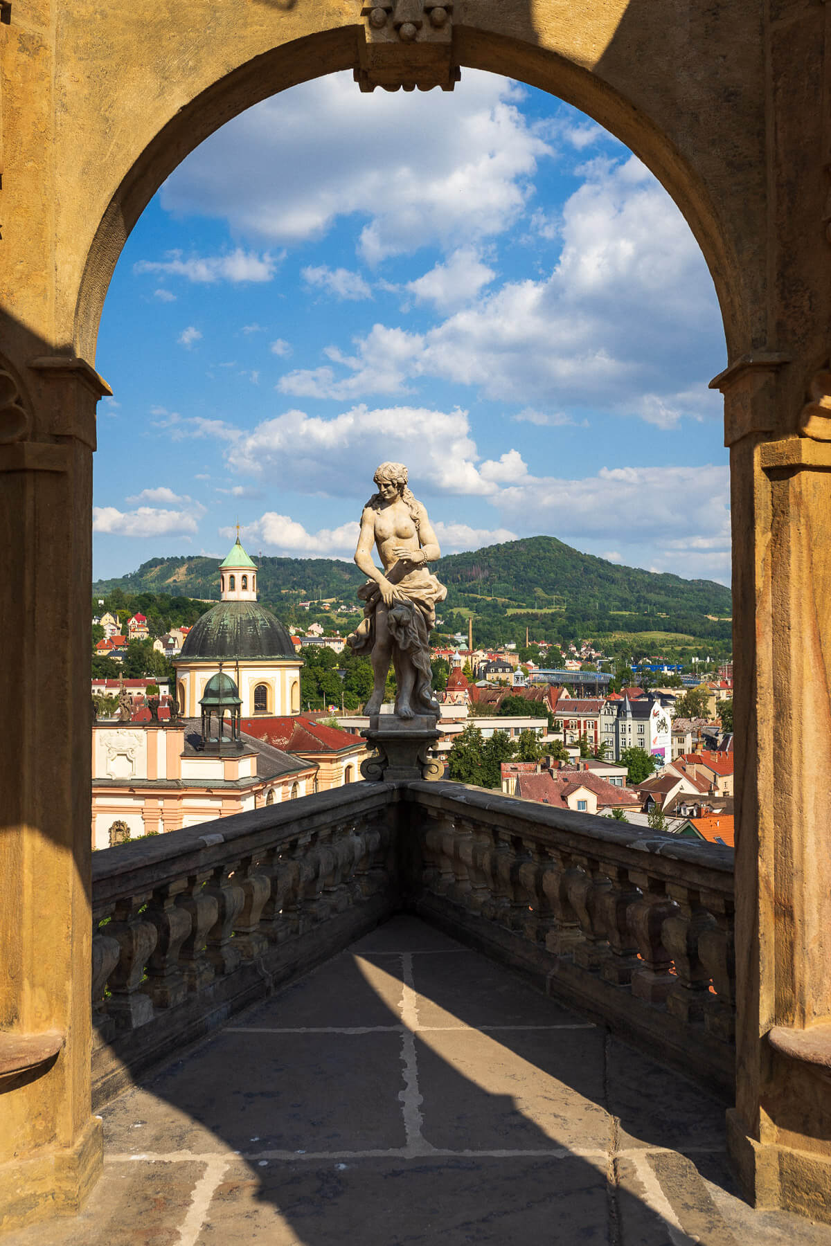 Pohled z barokního glorietu do centra Děčína